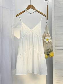 Sweetra 优雅法式浪漫少女风弹力蕾丝设计度假连衣裙，百搭白色短款俏皮连衣裙，适合夏季穿着 - 白色 - 查看 3