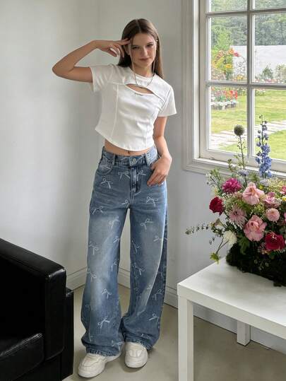 Sparklyn Teen Girls Y2K Style Jeans, Vintage Light Wash Denim, Allover White Bow Print, Relaxed Straight Fit, Soft & Comfortable Fabric, & Versatile, Suitable For Teen Girls Fall Winter