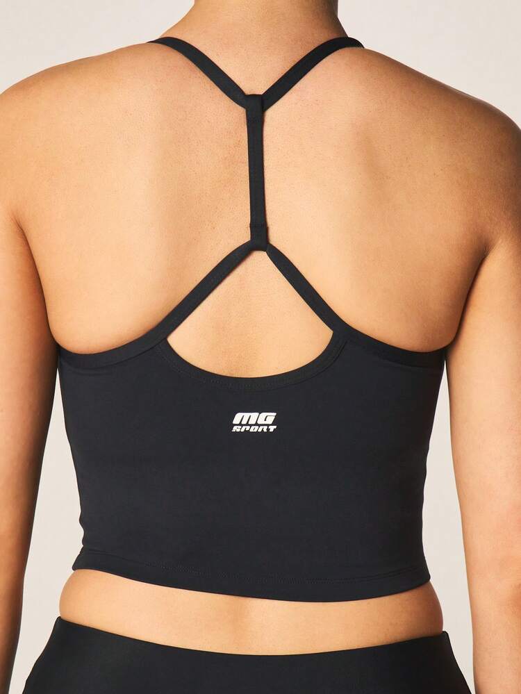 MISSGUIDED 스트랩 백 스포츠 브라, 크로스 디테일 및 레이서백 디자인으로 활동적인 라이프스타일 트레이닝 및 피트니스 운동에 적합