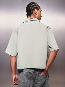 PLAYBOY X SUMWON 男士鼠尾草绿短袖纽扣衬衫，经典领型，短款版型，夏季休闲日常必备单品 - 綠色 - 查看 2