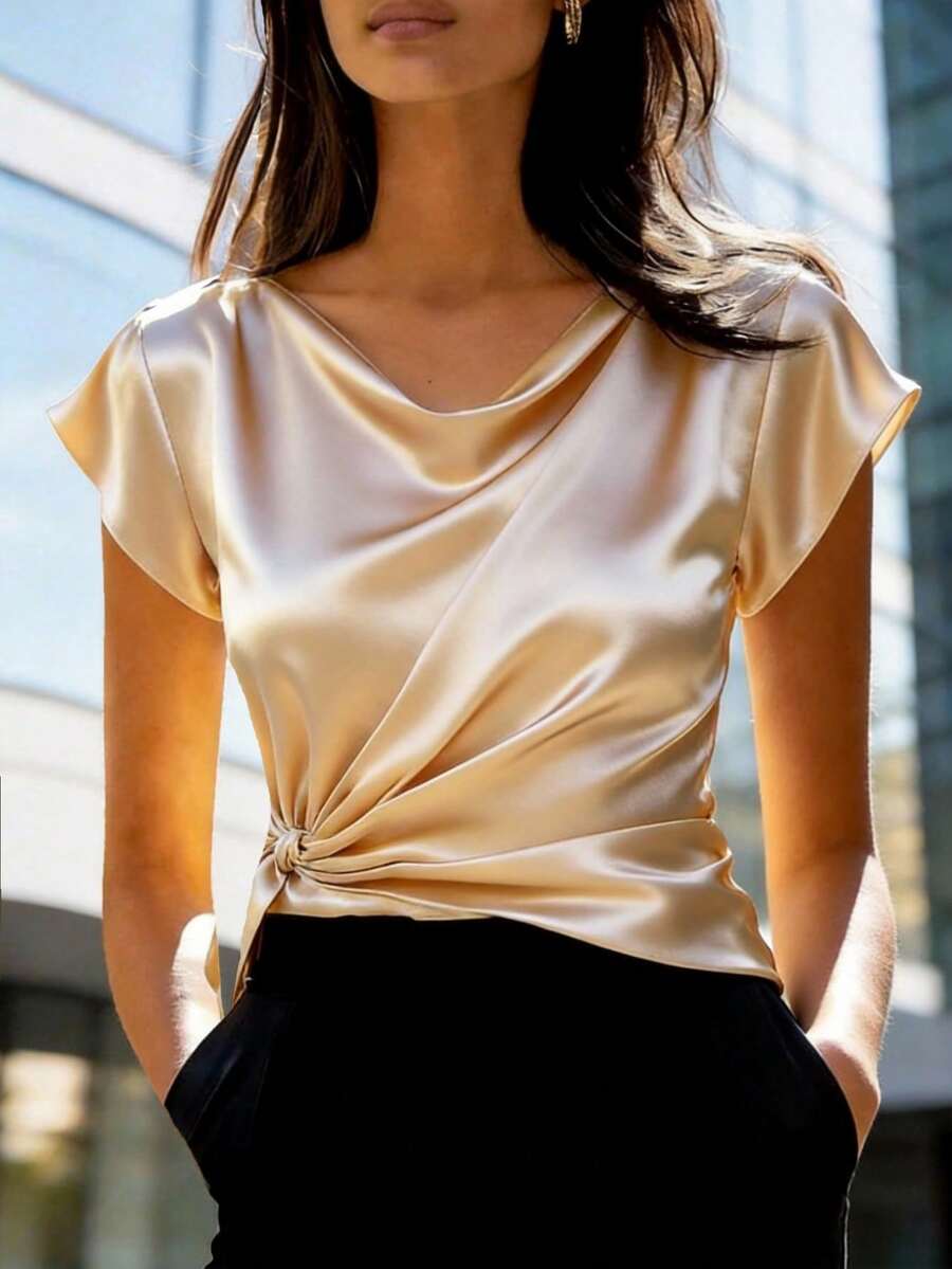 EMERY ROSE 女士衬衫，垂褶领，短袖，下摆系带，休闲宽松版型，百搭日常穿着。女士缎面上衣，女士上衣，优雅女士上衣，女士丝绸上衣，女士缎面衬衫，女士金色衬衫，女士金色上衣，女士金色垂褶上衣 - 香檳色 - 查看 1