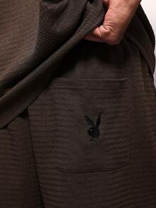 PLAYBOY X SUMWON Essentials strukturiertes Kurzarm T-Shirt und Shorts Co-Ord Set mit Rundhalsausschnitt, lässiger Loungewear Zweiteiler - Braun - Übersicht 6