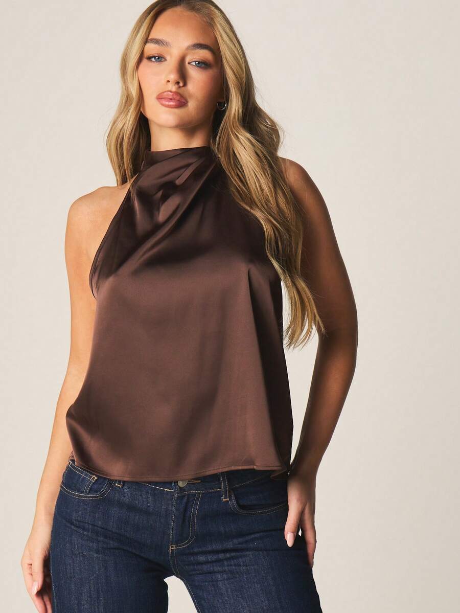 MISSGUIDED 奢华缎面露背吊带上衣，优雅垂坠设计，后背系带细节，适合晚宴及特殊场合。 - 咖啡棕 - 查看 1