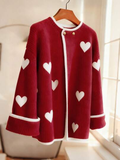 Chiquease Áo khoác cardigan nữ mùa Thu/Đông thanh lịch, đa năng, phối màu, cổ tròn, vai rớt, gấu áo xắn, tay dài, dáng rộng, cài cúc kim loại, thiết kế mở cúc, họa tiết trái tim jacquard, áo cardigan dệt kim thông thường, áo phối màu đỏ trắng cho nữ, áo cardigan ngày Valentine cho nữ, áo cardigan phối màu cho nữ, trang phục thường ngày cho nữ, áo cardigan thêu 3D cho nữ, áo cardigan dự tiệc, hẹn hò dễ thương, áo cardigan tay dài, áo cardigan đỏ, áo cardigan nữ có họa tiết trái tim, áo cardigan họa tiết trái tim cho nữ.