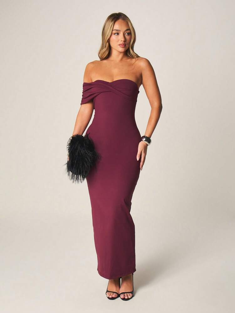 MISSGUIDED Women's Off Shoulder Twisted Bandeau Burgundy Bodycon Maxi Dress With Sweetheart Neckline For Evening Party Events