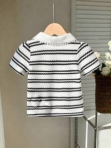 SHEIN Playful Pals 女婴休闲条纹爱心刺绣Polo衫上衣，春夏款 - 黑與白 - 查看 2