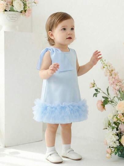 Vestido de línea A de unicolor con cuello redondo y decoración de lazo 3D para niña bebé. Dobladillo con volantes de tul multicapa, elegante y adorable, con acento de lazo 3D a juego. Silueta de línea A adecuada para varios tipos de Body de bebé. Perfecto para salidas diarias, uso casual o eventos formales, haciendo que tu pequeña princesa sea el centro de atención. Una pieza de moda ideal seleccionada por las mamás.