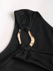 SHEIN Sweetro 女士性感优雅时尚单肩不对称金属扣装饰修身荷叶边迷你连衣裙，适合春、夏、秋季穿着。 - 黑色 - 查看 3