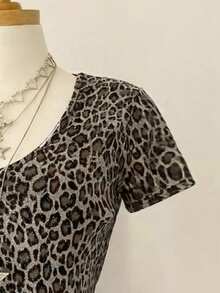 Lalippa Digital Print V-Neck Short Sleeve Fitted Women T-Shirt - Multicolor - View 4