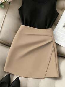 GlowEve CURVE Conjunto elegante de duas peças para mulheres plus size, composto por regata de gola redonda em cor sólida e saia plissada. - Multicolorido - Ver 3