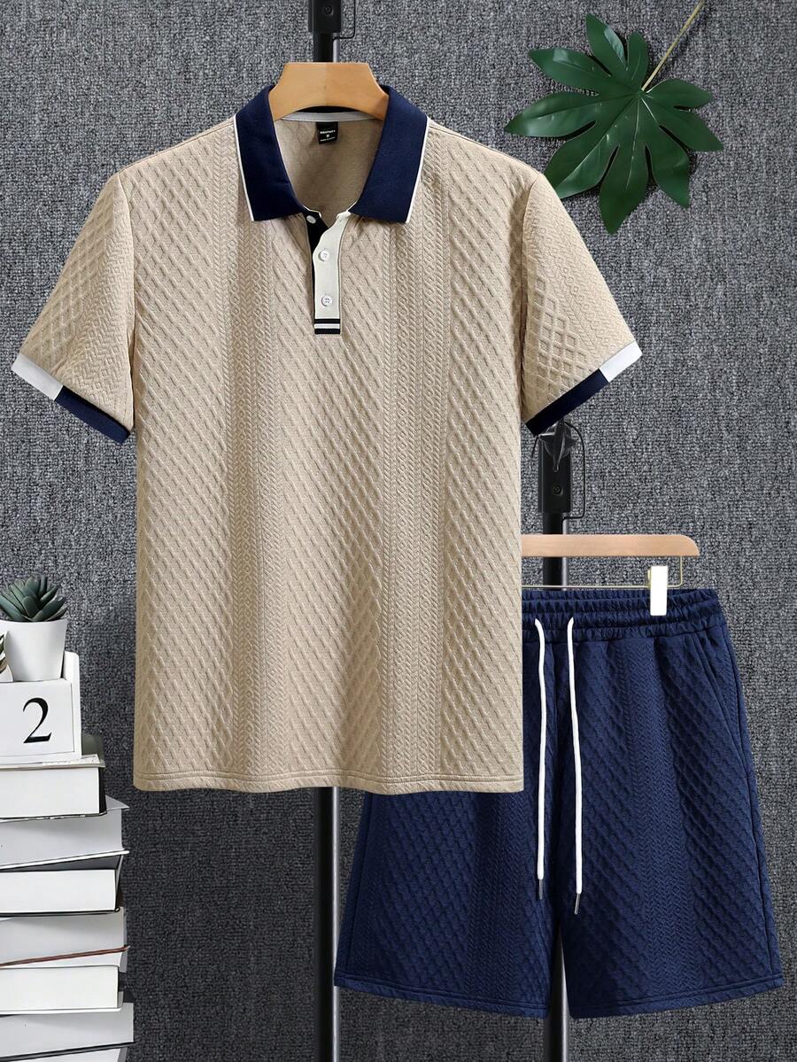 Manfinity Homme Bộ đồ nam gồm áo polo tay ngắn phối màu tương phản và quần short màu trơn. - Màu Khaki - Xem 1