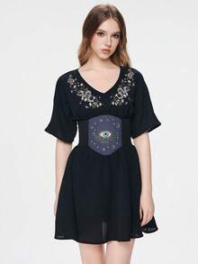 ROMWE Goth 一件式女士眼睛星星月亮叶子图案刺绣装饰深色系弹力皮腰束身连衣裙牛仔裤配饰日常百搭 - 牛仔藍眼睛樹葉腰封 - 查看 2