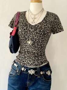 Lalippa Digital Print V-Neck Short Sleeve Fitted Women T-Shirt - Multicolor - View 3