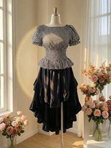 SHEIN MOD Áo kiểu cỡ lớn in họa tiết kẻ caro đen trắng, tay phồng, eo nhún, vạt peplum, thời trang, thích hợp cho mùa hè. - Đen và trắng - Xem 4