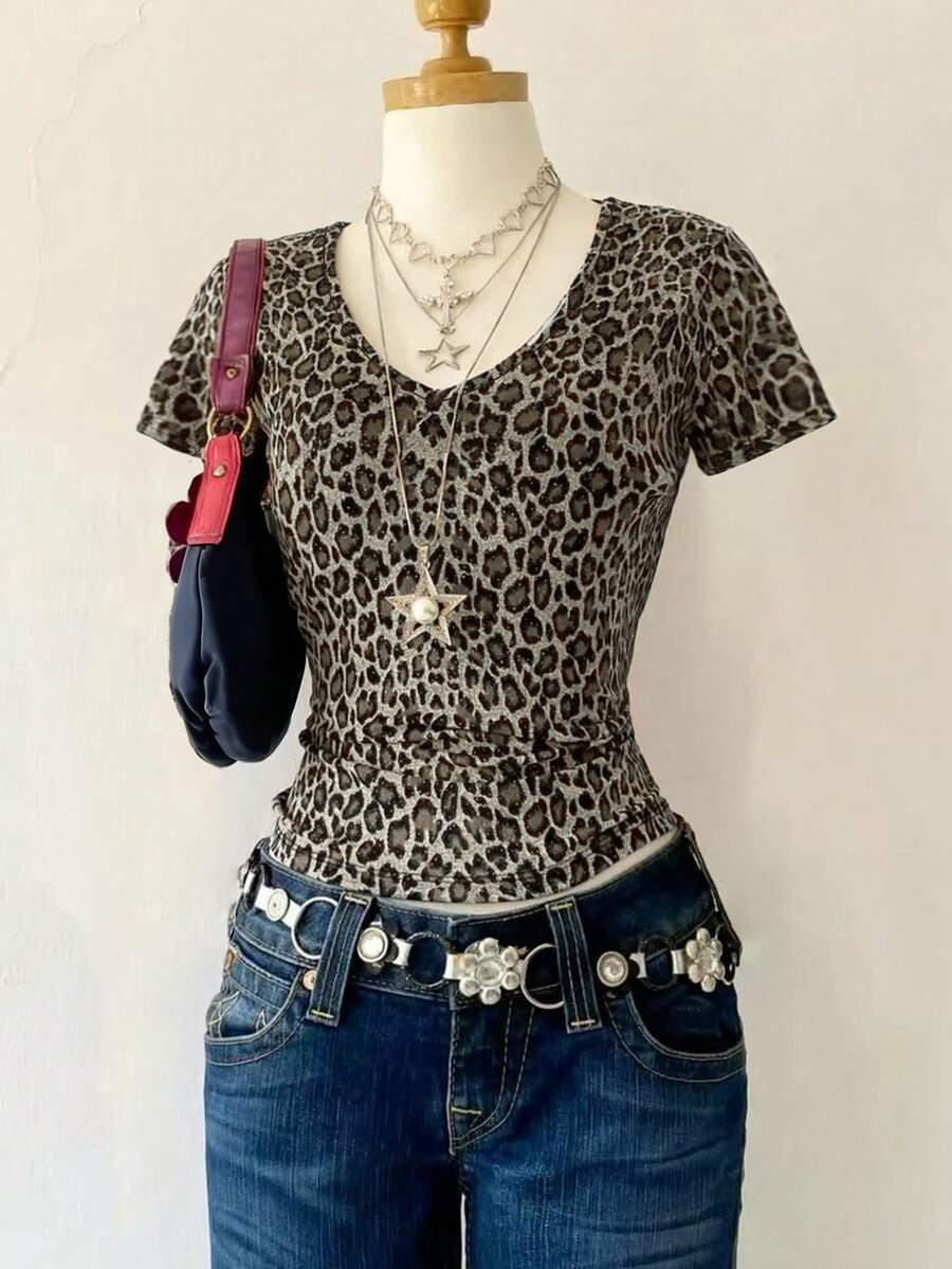 Lalippa Digital Print V-Neck Short Sleeve Fitted Women T-Shirt - Multicolor - View 1