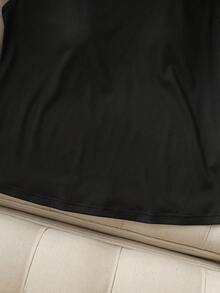GlowEve CURVE Conjunto elegante de duas peças para mulheres plus size, composto por regata de gola redonda em cor sólida e saia plissada. - Multicolorido - Ver 6