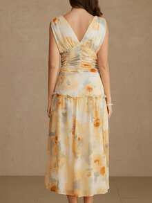 EMERY ROSE Đầm chiffon in hoa cổ điển, tông màu vàng mơ và xám, phong cách đồng quê retro, thiết kế cổ chữ V khoét sâu ngực, họa tiết hoa, chi tiết nhún eo, viền bèo nhún, chất liệu nhẹ và mềm mại, dáng ôm, rủ mềm mại, thích hợp cho buổi hẹn hò lãng mạn, đám cưới ngoài trời mùa xuân/hè, dạ hội, triển lãm nghệ thuật, lễ kỷ niệm, dã ngoại kỳ nghỉ, nhiều dịp. Đầm maxi không tay cổ chữ V nhún eo, in hoa màu vàng cổ điển thời trang. - Nhiều màu - Xem 2