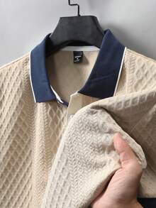 Manfinity Homme Bộ đồ nam gồm áo polo tay ngắn phối màu tương phản và quần short màu trơn. - Màu Khaki - Xem 7