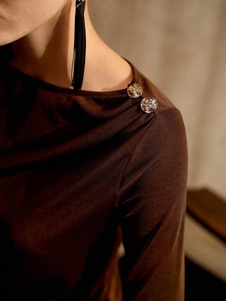 VINTAGE-STYLE BOAT NECK DRAPED PLEATED METAL BUCKLE DECOR LONG SLEEVE T-SHIRT, SPRING/SUMMER