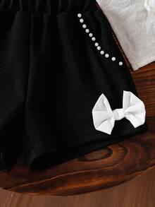 SHEIN Elladie kids 女童优雅可爱彼得潘领珍珠纽扣泡泡袖衬衫配蝴蝶结珍珠短裤套装 - 黑與白 - 查看 7
