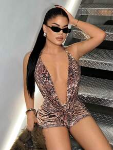 SHEIN SXY طقم نسائي مقاس كبير بطبعة نمر، توب برقبة منسدلة وشورت، طقم مثير من قطعتين - متعدد الألوان - مشاهدة 10