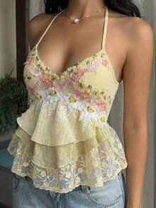 SHEIN SunnyBelle 浪漫蕾丝拼接花卉刺绣荷叶边下摆露背上衣 - 黃色 - 查看 5