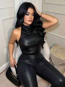 Dayanna Comas Top de tirantes de cuello alto plisado con revestimiento de unicolor para mujer, versátil para uso casual y de oficina, estilo Y2K - Negro - Ver 4