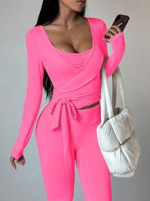 Sovereign Charm 三件套女士运动套装，包括长袖T恤、可调节吊带背心和高腰喇叭裤，适合日常休闲穿着、跑步、瑜伽、健身、网球等各种运动，四季皆宜。 - 玫紅色 - 查看 2