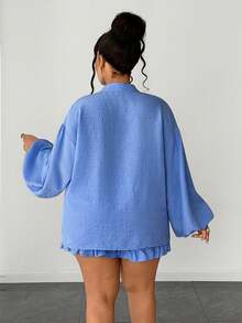 Maweii Ensemble chemise et short grande taille, élégant, uni, en tissu texturé tissé, col montant, manches bouffantes, col à nouer, épaules tombantes, ourlet à volants, taille élastique. Nouveauté grande taille. Idéal pour les soirées, les sorties, les rendez-vous galants, la Saint-Valentin, les vacances ou toute autre occasion. Pièce tendance et polyvalente. - Multicolore - Voir 2