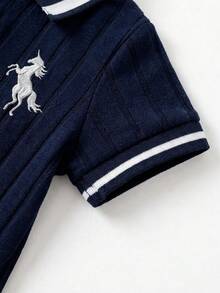 SHEIN Playful Pals 3-24M 男嬰 Polo 領刺繡馬前襟連身褲 海軍藍 夏季休閒 親子款 柔軟彈性面料 學院風 壓扣開襟 - 藍色 - 查看 4