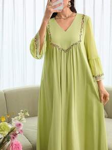 Al Najma Romantic V-Neck Flare Sleeve Robe, Spring/Summer - Green - View 2