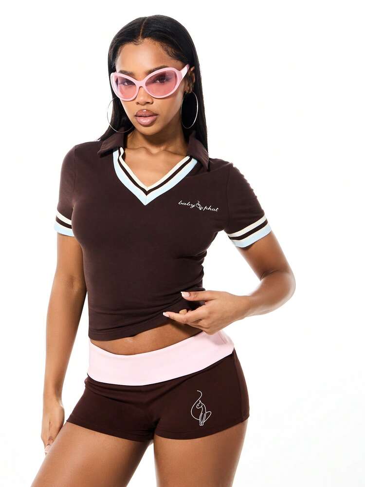 BABYPHAT Camiseta de cuello en V con detalles de canalé y ribete de contraste, manga corta, estilo retro de varsity para otoño e invierno con logo