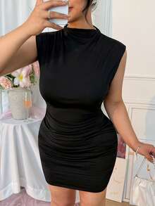 SHEIN EZwear Vestido casual corto de mujer talla grande con cuello alto, mangas cortas, cintura ceñida y unicolor, adecuado para citas y fiestas - Negro - Ver 3