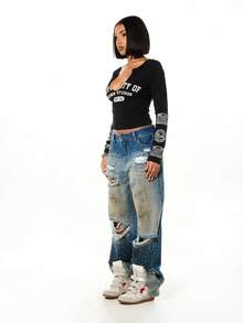 SUMWON WOMEN Áo croptop dài tay nữ cổ vuông, họa tiết in hình trường đại học, màu đen, phong cách đường phố thường ngày. - màu đen - Xem 3