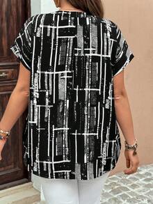 EMERY ROSE Plus Size Women's Geometric Print V-Neck Batwing Short Sleeve Casual Shirt - Black and White - View 2