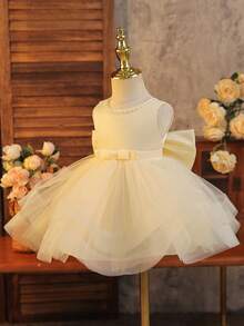 SHEIN Glamorique Kids 女婴杏色网纱蓬蓬裙，无袖方领，带大蝴蝶结装饰，适合派对穿着。休闲修身短款公主裙，杏色无袖蓬蓬裙，带蝴蝶结，适合花童跳舞，蝴蝶结，女婴杏色裙摆，双层网纱连衣裙，白色珍珠使人自信骄傲，连衣裙，钢琴演奏，蓬蓬裙，舞会礼服，夏季，春季婴儿蓬蓬裙，香槟色婴儿连衣裙，象牙色婴儿连衣裙，女婴连衣裙，优雅婚礼女婴蝴蝶结连衣裙 - 杏色 - 查看 2