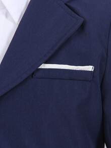2 件年轻男孩绅士风格服装，包括 1 件黑色和蓝色纯色宽松西装外套，配有撞色口袋和纽扣，以及 1 条纯色海军蓝宽松松紧腰休闲裤。这款正式而休闲的西装套装展现出优雅简约的风格，适合生日派对、正式活动、婚礼、洗礼、返校季和节日场合。 - 藍色 - 查看 8
