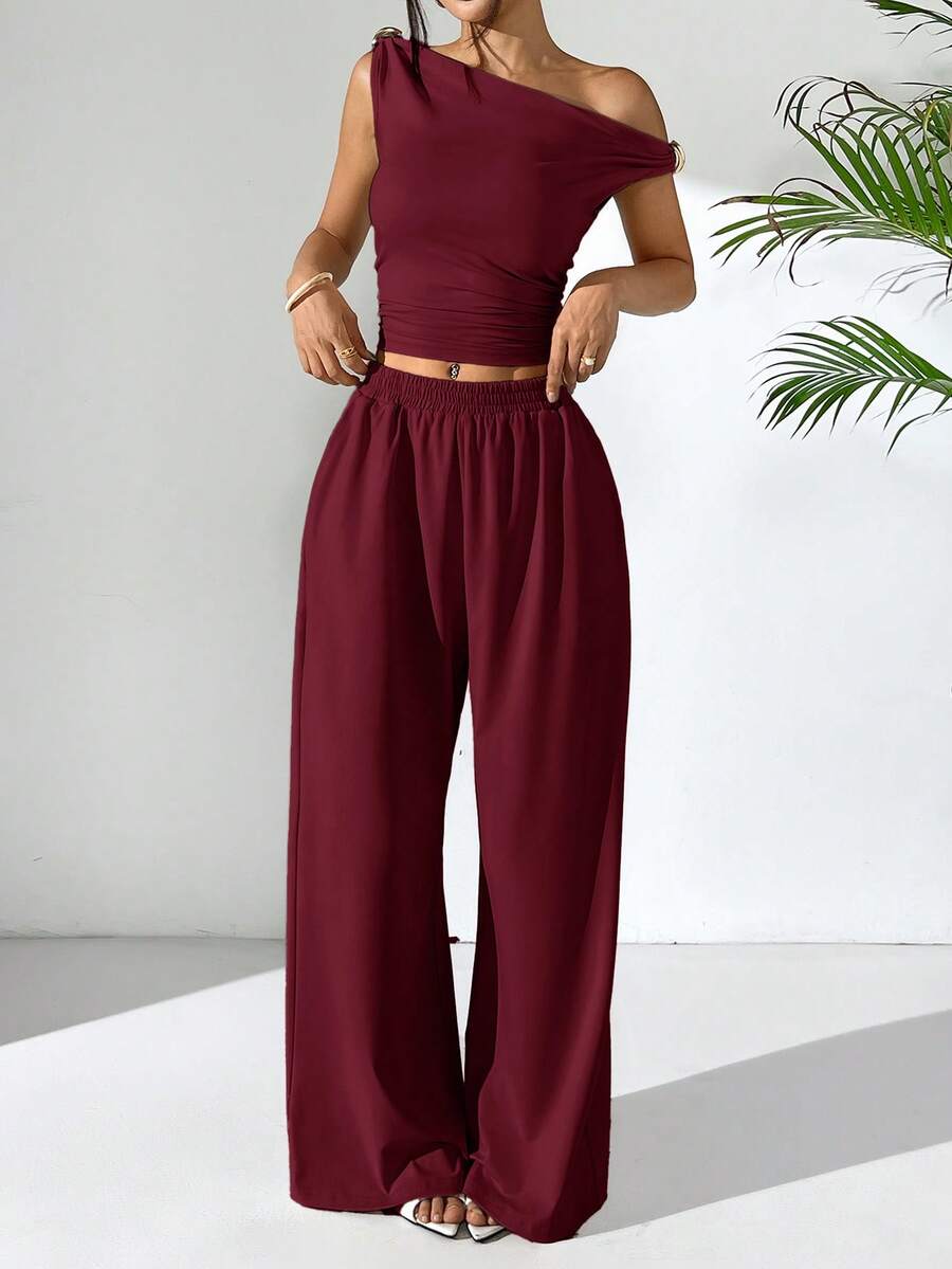 SHEIN EZwear 女士针织不对称肩部上衣和裤子休闲套装,夏季阔腿裤套装,休闲两件套,两件套裤子套装,舒适两件套,两件套裤子套装,女士酒红色套装,酒红色阔腿裤套装,单肩上衣套装,酒红色裤子 - 酒紅色 - 查看 1
