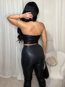 Dayanna Comas Top de tirantes de cuello alto plisado con revestimiento de unicolor para mujer, versátil para uso casual y de oficina, estilo Y2K - Negro - Ver 2