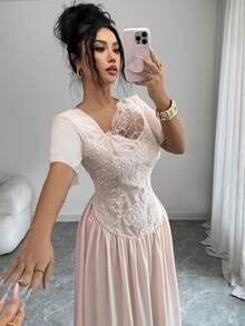 Modelyn 浅粉色蕾丝花卉拼接连衣裙 - 淺粉色 - 查看 6