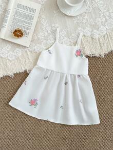 SHEIN Vestido casual de niña pequeña con bordado floral en los tirantes, cómodo y suave, adecuado para salidas de primavera/verano, regalo - Blanco - Ver 6