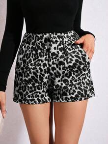 Lavishia Pantalones cortos con bolsillos en ángulo con estampado de leopardo, conjunto de ropa de mujer para otoño - Gris - Ver 5
