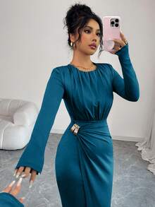 SHEIN Elenzya 女士针织收腰金属装饰修身优雅日常通勤时尚法式街头复古百搭圣诞派对新年假日商务棕色长袖连衣裙，秋冬款 - 水鴨藍 - 查看 3