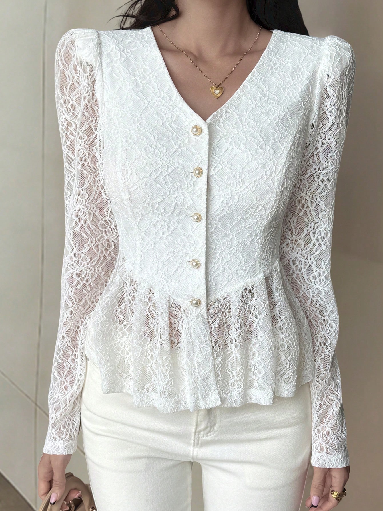 Neckline