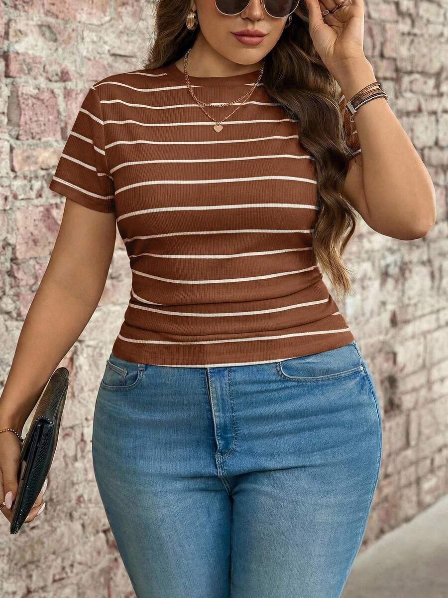 SHEIN LUNE 大码女式条纹圆领短袖休闲百搭T恤 - 摩卡棕 - 查看 1