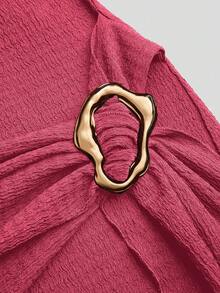 Sweetra Gaun Wanita Ukuran Plus dengan Gesper Matahari Logam Asimetris - Hot Pink - View 6