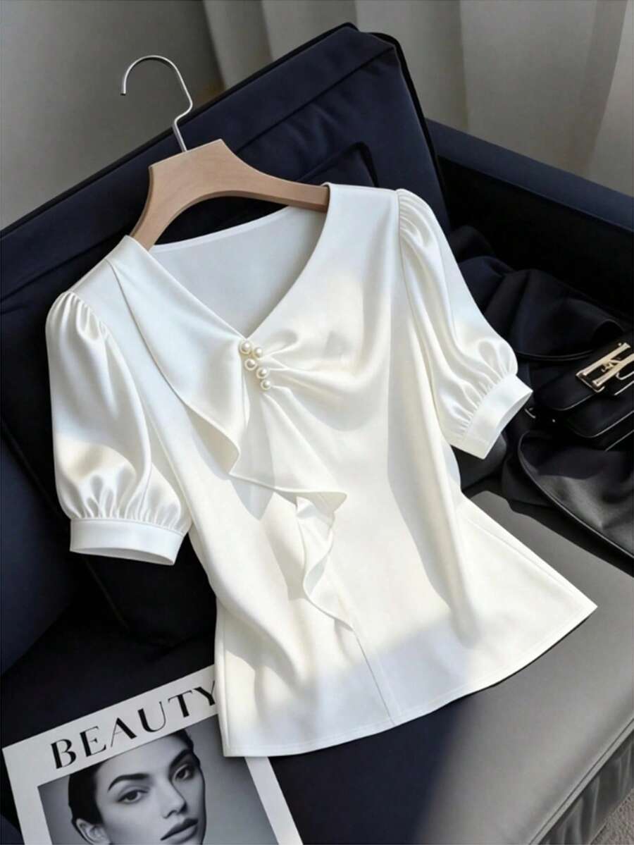 GlowEve Blusa elegante de mujer con diseño de volantes de manga corta, cuello en V, de acetato, color blanco perla, adecuada para salidas casuales - Blanco - Ver 1