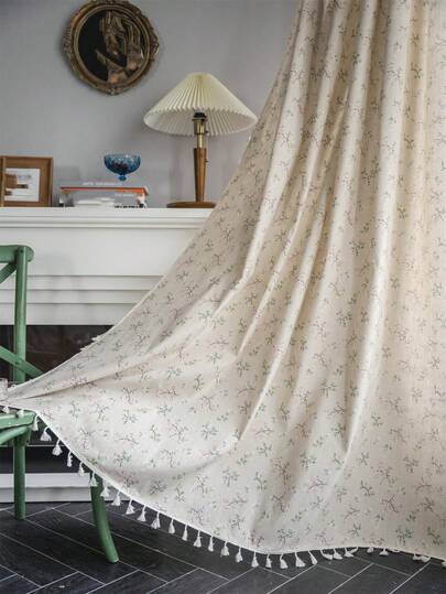 一款小碎花图案的遮光窗帘，波西米亚清新简约休闲风格，亚麻材质，米色流苏手工缝制，适用于家居卧室装饰，适合婚礼、酒店、厨房、餐厅、客厅、派对、卧室、节日装饰，四季皆宜。