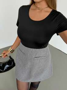 Auralis Conjunto de 2 piezas de camiseta de manga corta de cuello redondo negro ajustada y falda gris elegante para oficina y viajes, talla grande. Conjunto de múltiples piezas de estilo sirena elegante para banquetes, con top negro y falda corta gris. Conjunto básico de falda de oficina de negocios casuales, falda gris de cintura alta. - Negro - Ver 5