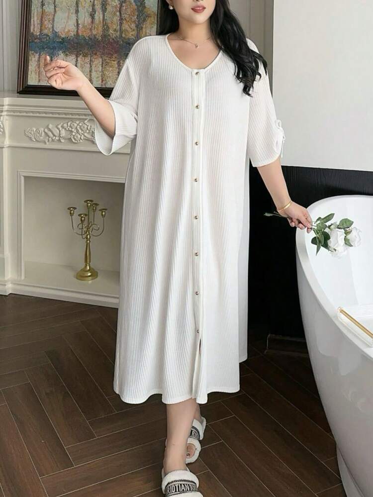 Dazy Plus Plus Size Women's Solid Color Round Neck Short Sleeve Single-Breasted Casual Nightgown